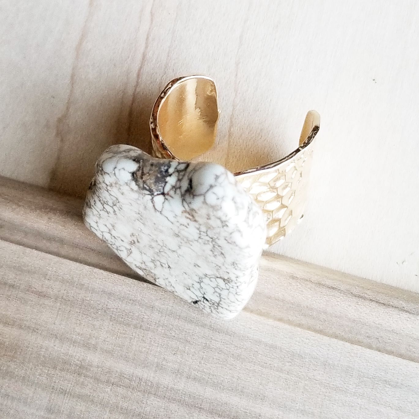 Buy wholesale White & gold leopard heart pin